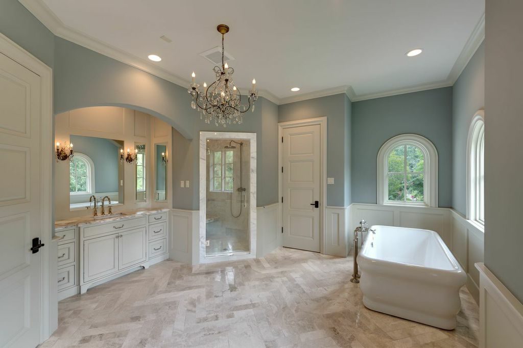 river oaks large master bathroom