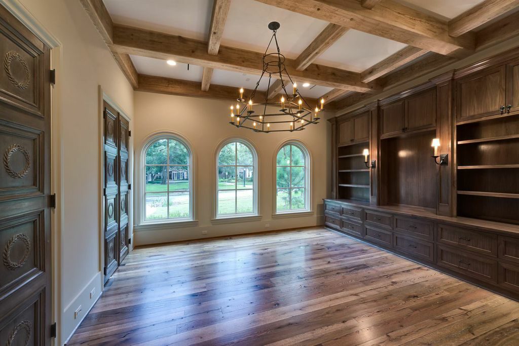 custom home living room, great room with custom rounded windows