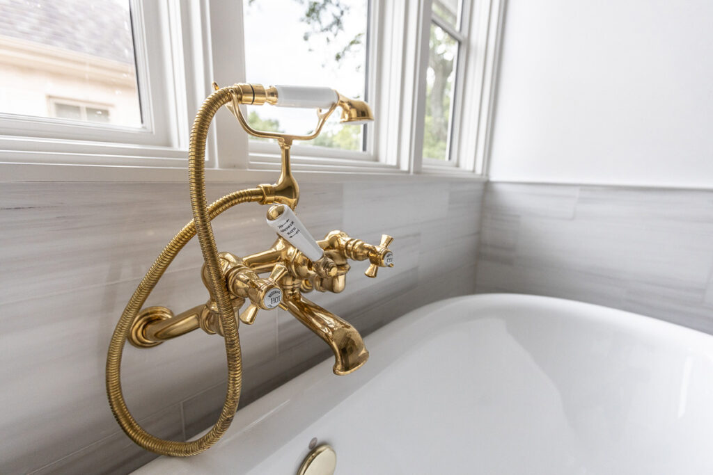 tub-faucet-gold-finish