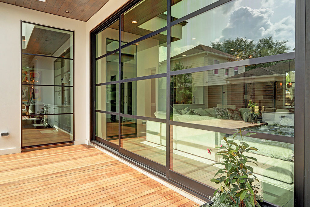 custom-home-with-retractable-glass-doors