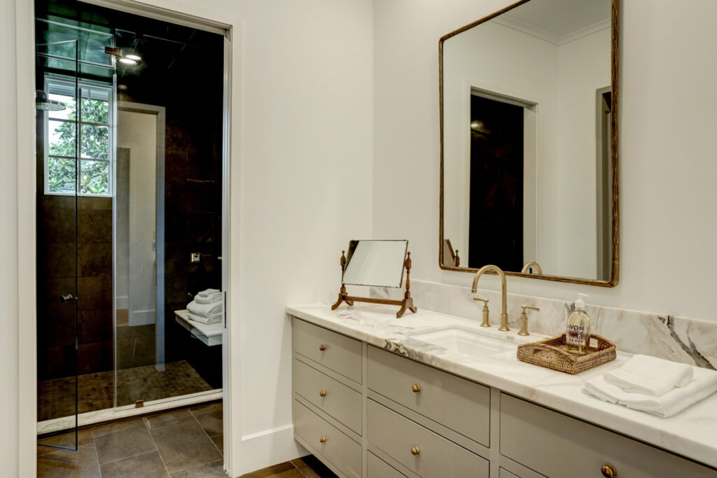 large-contemporary-bath