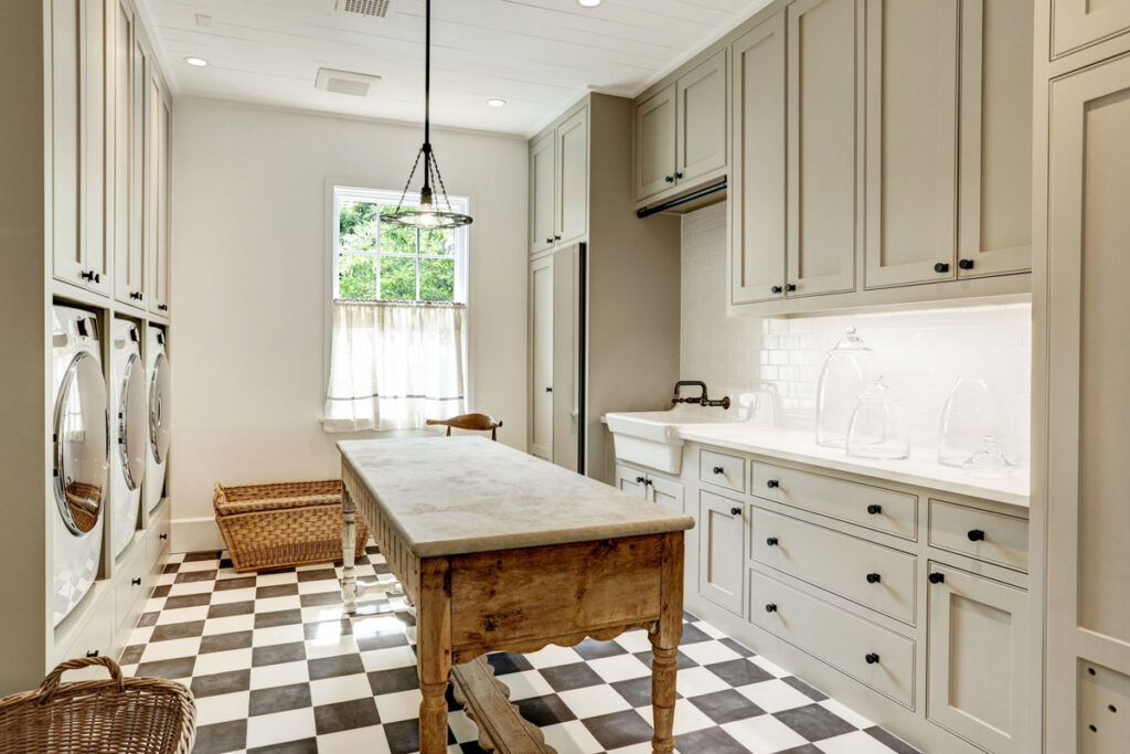 laundry-room-with-checkered-floor